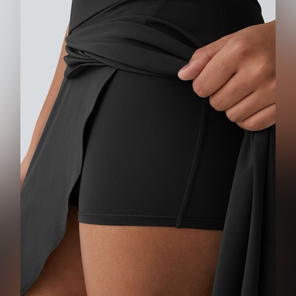 HALARA Breezeful High Waisted Ruffle 2-in-1 Maxi Skirt Black – Built-In Shorts - Picture 5 of 7